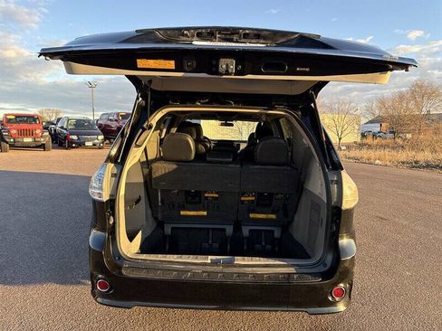 Used 2011 Toyota Sienna SE w/ Preferred Pkg FWD image 18