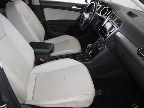 Used 2018 Volkswagen Tiguan SE image 28