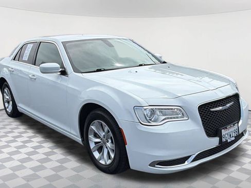 Used 2023 Chrysler 300 Touring RWD image 3