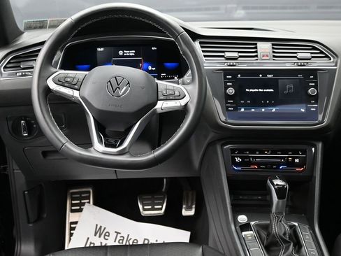 Used 2023 Volkswagen Tiguan SE R-Line image 28