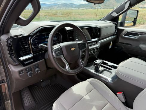 Used 2023 Chevrolet Silverado 1500 LTZ w/ LTZ Premium Package AWD/4WD image 19