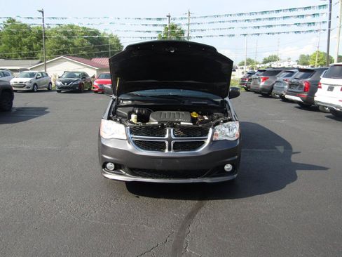 Used 2017 Dodge Grand Caravan SXT FWD image 22