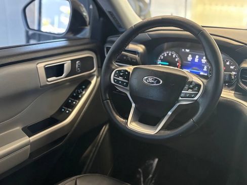 Used 2022 Ford Explorer XLT w/ Equipment Group 202A AWD/4WD image 10