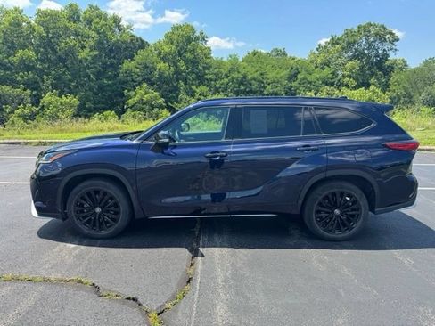 Used 2023 Toyota Highlander XSE AWD/4WD image 6