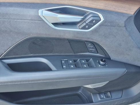 Used 2023 Audi e-tron GT Premium Plus image 11