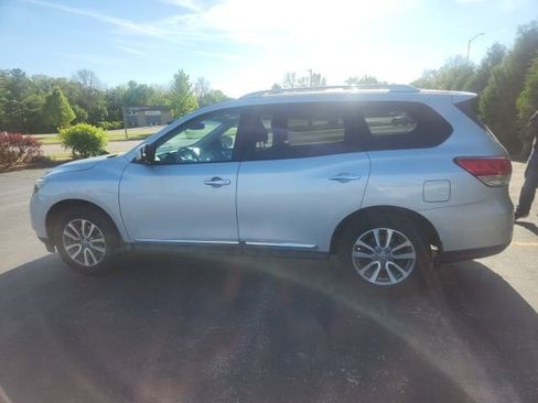 Used 2015 Nissan Pathfinder SL w/ SL Tech Package AWD/4WD image 10