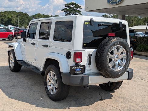 Used 2012 Jeep Wrangler Unlimited Sahara w/ Connectivity Group image 9