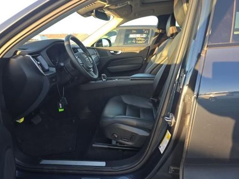 Used 2025 Volvo XC60 B5 Core image 2