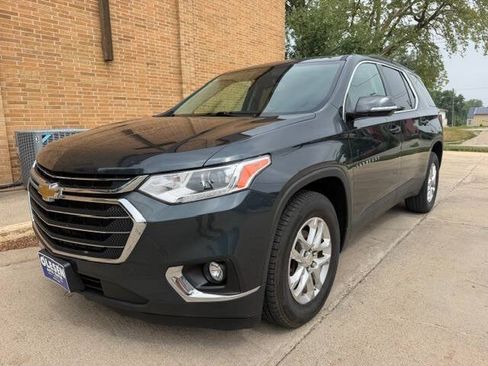 Used 2020 Chevrolet Traverse LT w/ Driver Confidence II Package AWD/4WD image 17