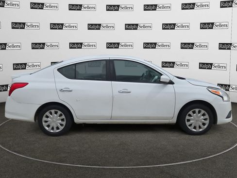 Used 2016 Nissan Versa SV FWD image 7