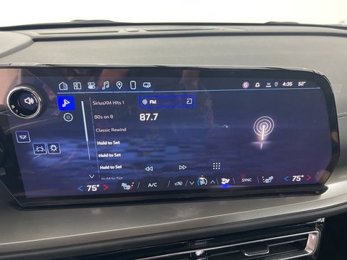 Used 2025 Chevrolet Traverse LT w/ Midnight/Sport Edition image 12