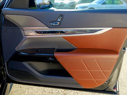 Used 2023 BMW 760i xDrive 760i xDrive w/ Executive Package image 35