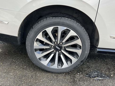 Used 2023 Lincoln Navigator L Reserve image 6