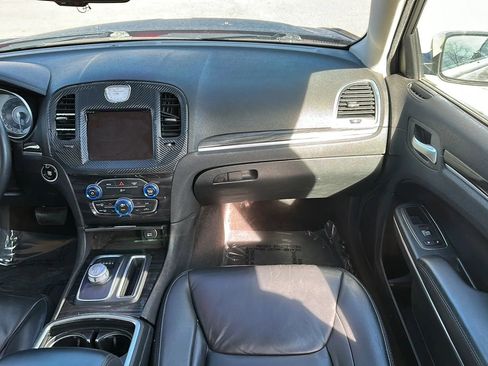 Used 2017 Chrysler 300 Limited image 25