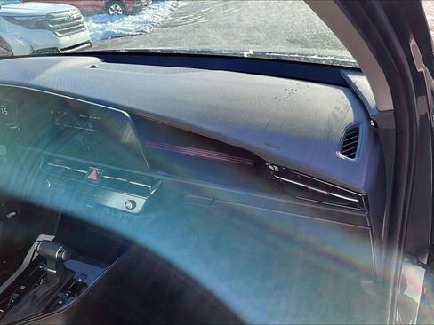 Used 2023 Kia Niro EX image 11