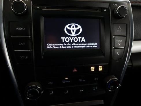 Used 2017 Toyota Camry SE image 19
