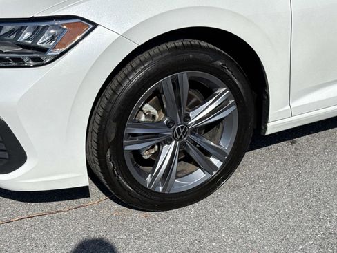 Used 2024 Volkswagen Jetta SE w/ Panoramic Sunroof Package image 30