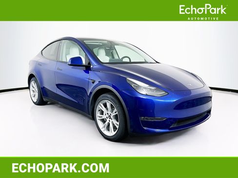 Used 2022 Tesla Model Y Long Range AWD/4WD image 1