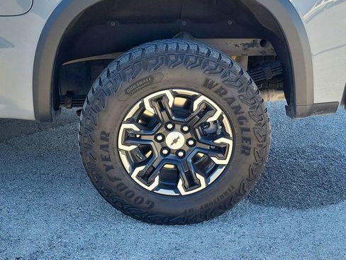 Used 2024 Chevrolet Silverado 1500 ZR2 image 18