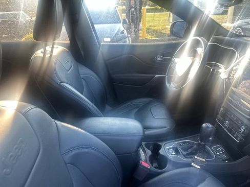 Used 2020 Jeep Cherokee High Altitude AWD/4WD image 23