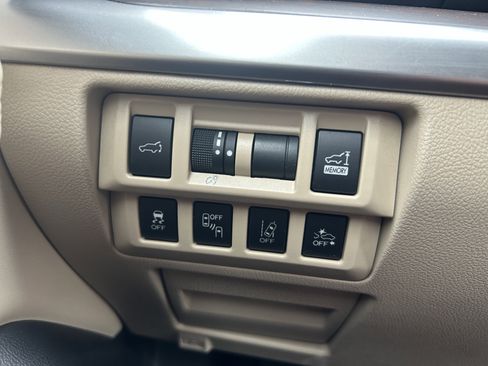 Used 2018 Subaru Outback 2.5i Limited image 18