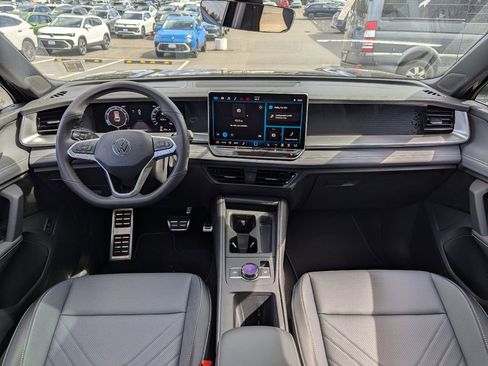 New 2026 Volkswagen Tiguan SE R-Line image 24