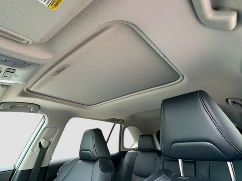 Used 2020 Toyota RAV4 XLE Premium image 26