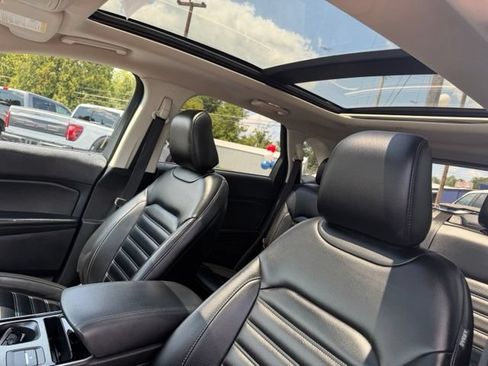 Used 2020 Ford Edge SEL w/ Convenience Package AWD/4WD image 3