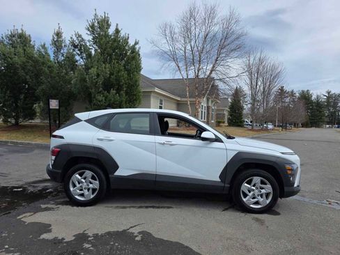 Used 2024 Hyundai Kona SE image 12