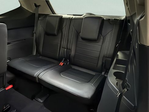 Certified 2025 Volkswagen Atlas SEL image 33