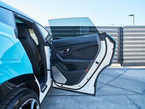 Used 2021 Lamborghini Urus image 23