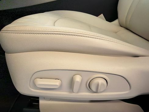 Used 2023 Buick Enclave Essence w/ Experience Buick Package AWD/4WD image 17