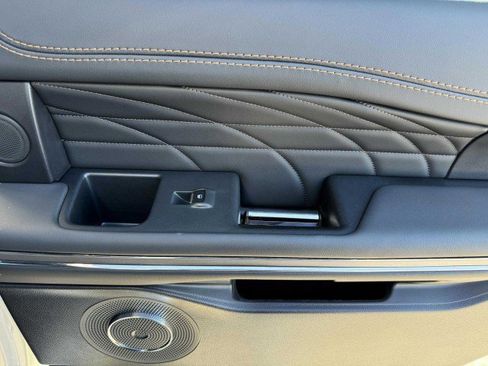 Used 2024 Ford Expedition Platinum image 48