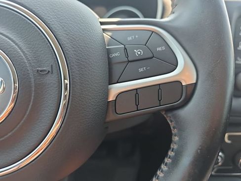 Used 2018 Jeep Compass Latitude FWD image 18