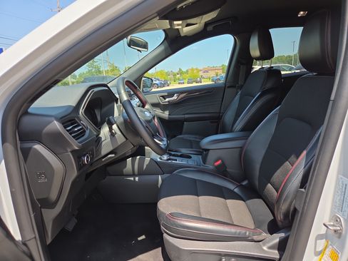 Used 2025 Ford Escape ST-Line Select AWD/4WD image 10