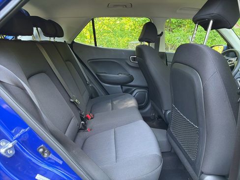 Used 2021 Hyundai Venue SE FWD image 11