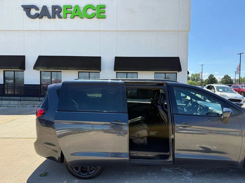 Used 2019 Chrysler Pacifica Touring-L Plus w/ Advanced Safetytec Group image 28