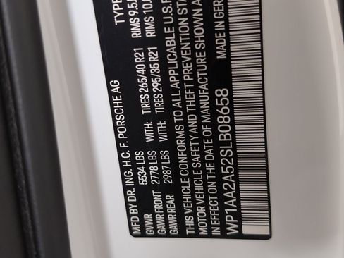 Used 2025 Porsche Macan image 25