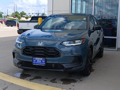 Used 2024 Honda HR-V Sport image 3