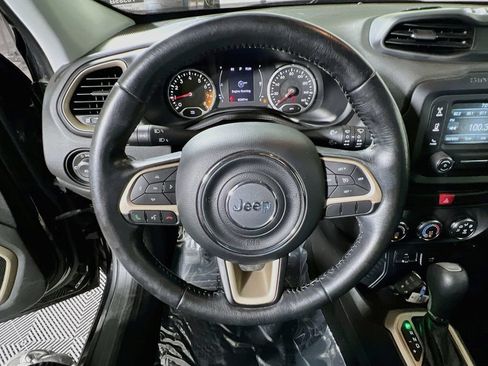 Used 2017 Jeep Renegade Latitude FWD image 10