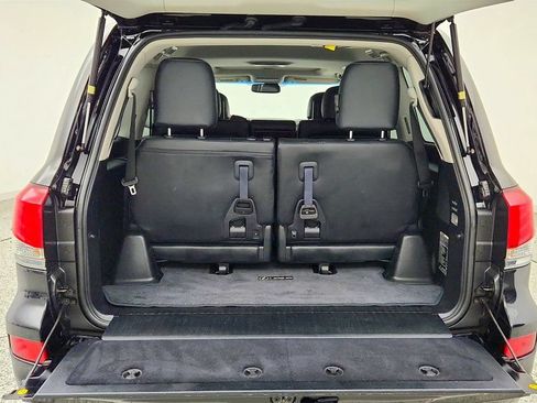 Used 2013 Lexus LX 570 4WD w/ Luxury Pkg image 23