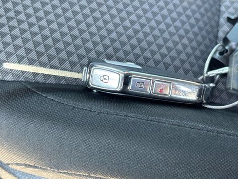 Used 2025 Kia Soul LX w/ LX Technology Package FWD image 21
