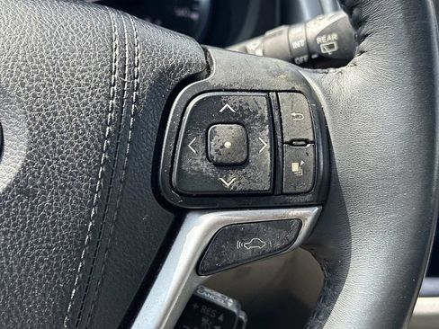 Used 2016 Toyota Highlander Limited w/ Driver Technology Package AWD/4WD image 24
