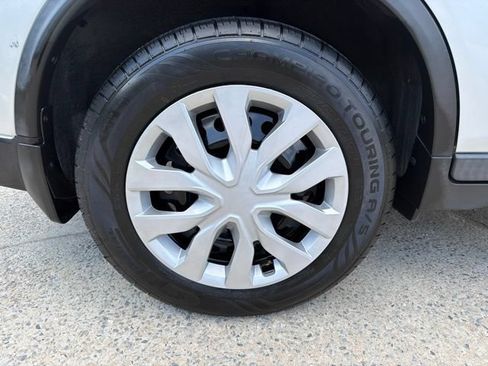 Used 2018 Nissan Rogue S FWD image 16