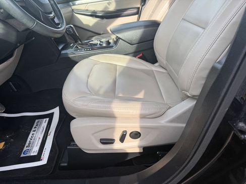 Used 2019 Ford Explorer XLT w/ Equipment Group 202A image 16