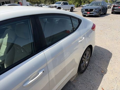 Used 2019 Nissan Maxima 3.5 S w/ Floor Mat Group FWD image 17