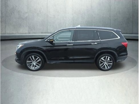 Used 2018 Honda Pilot Touring image 2