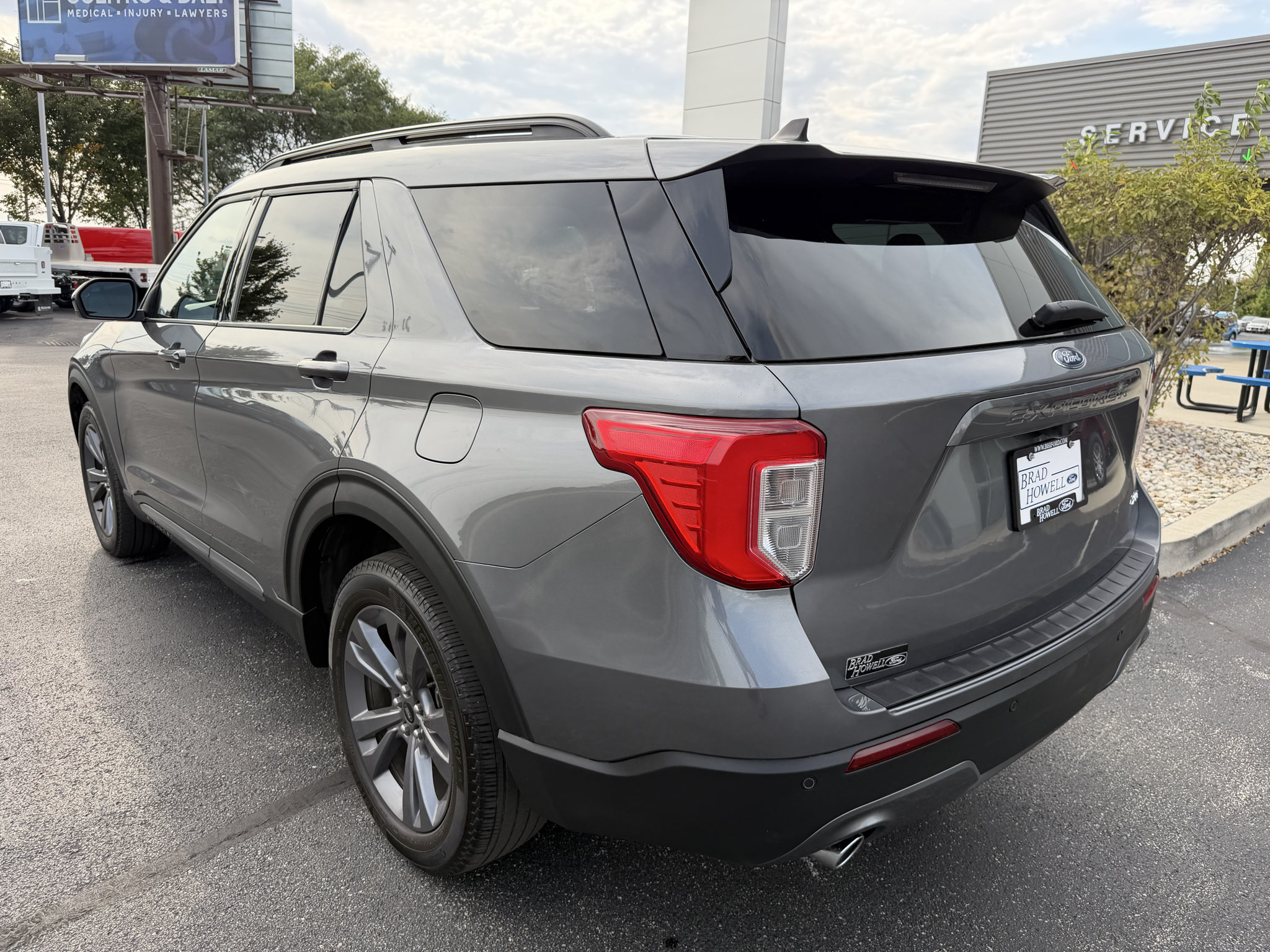 Used 2023 Ford Explorer XLT w/ Equipment Group 202A AWD/4WD image 8