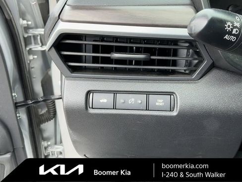 Used 2024 Nissan Altima 2.5 SV FWD image 18