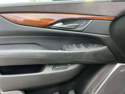 Used 2017 Cadillac Escalade ESV Luxury image 17